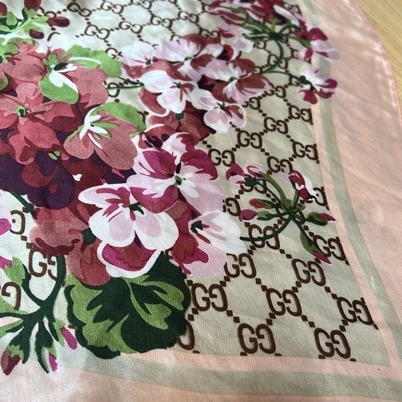 Gucci 72” x 34” Large 100% Silk Wrap Scarf with Original Gift Bag - Authentic - Picture 11 of 12